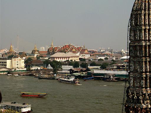 WatArun 16.jpg - Im Wat Arun - Blick zur anderen Flußseite